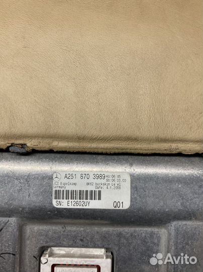 Подголовник монитор на Mercedes W251