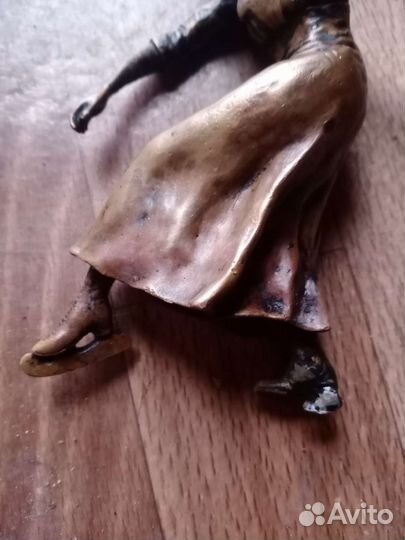 Старинная бронзовая статуэтка