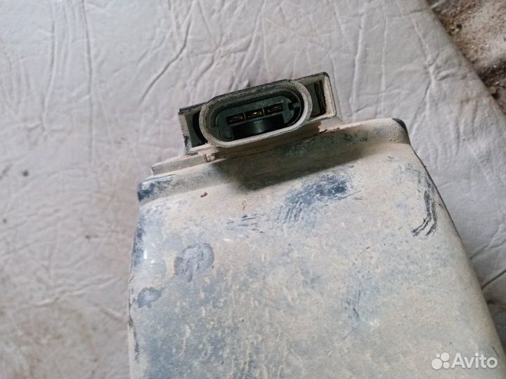 Фара передняя правая Dodge Caravan grand 3.3 1997