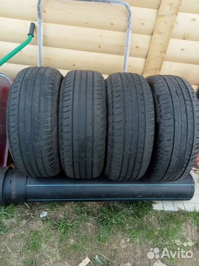 Goodyear EfficientGrip 235/60 R17 102