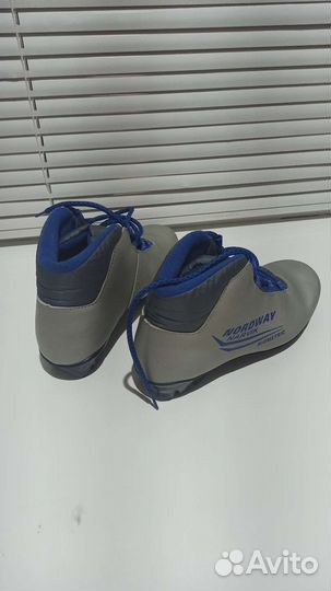 Лыжные ботинки 