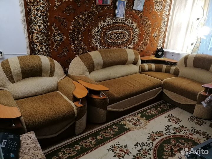 Большой угловой диван с креслом