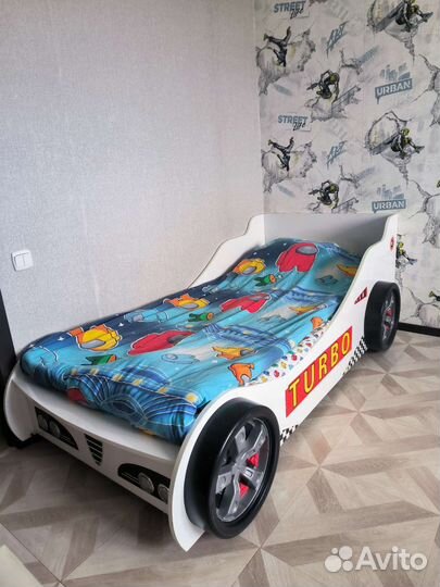 Кровать машина с матрасом