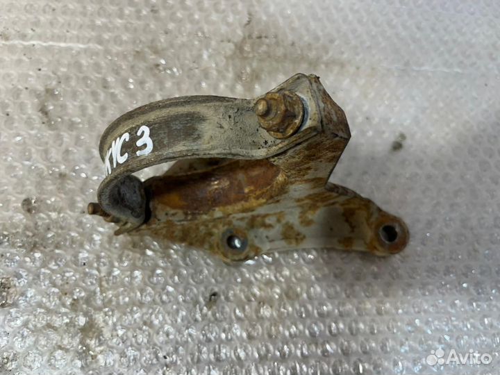 Кронштейн привода правый Ford Focus 3