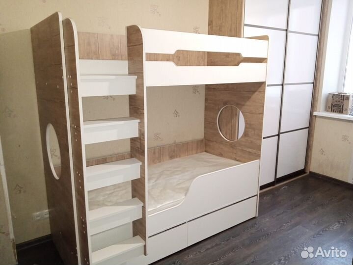 Кровать детская двухъярусная 