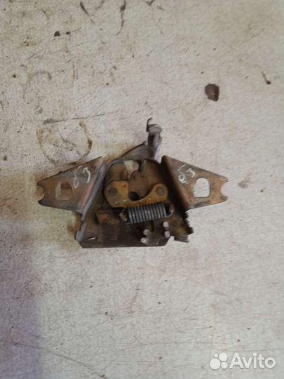 Замок капота Volkswagen Passat B3 Фольксваген б3