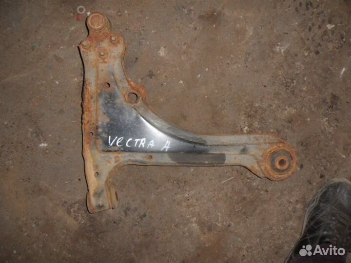 Рычаг подвески передний левый Opel Vectra A седан