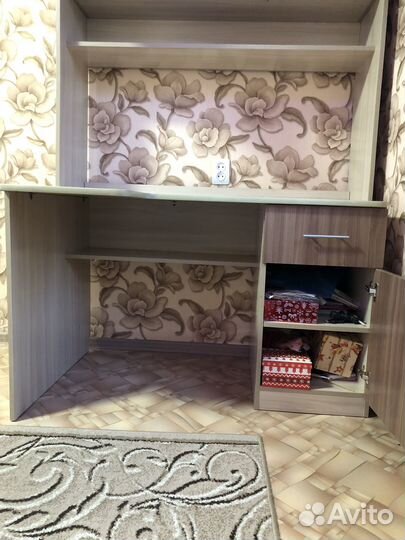 Угловой письменный стол