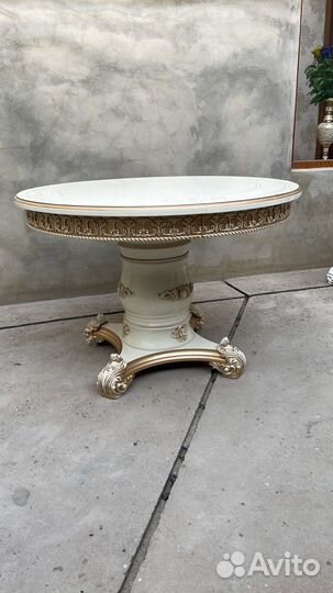 Столы и стулья