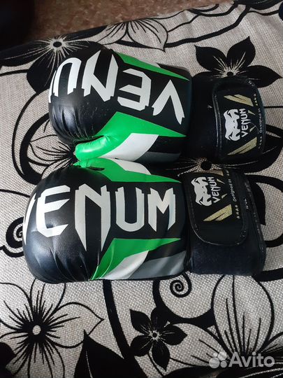 Боксерские перчатки