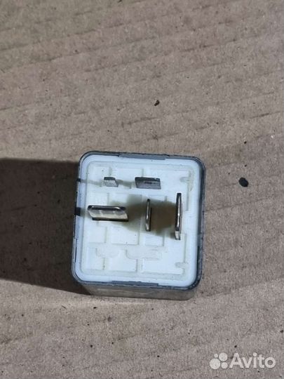 Реле бензонасоса VAG 4d0951253