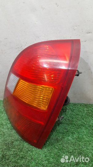 Фонарь задний правый Hyundai Elantra XD 2.0 D4EA