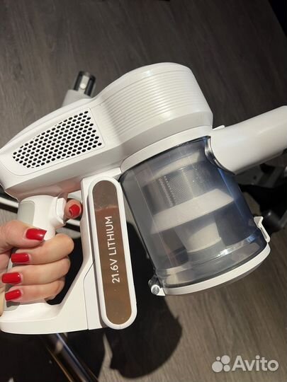 Пылесос ручной (handstick) DeLonghi