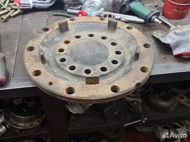 Фланец передней ступицы Ман