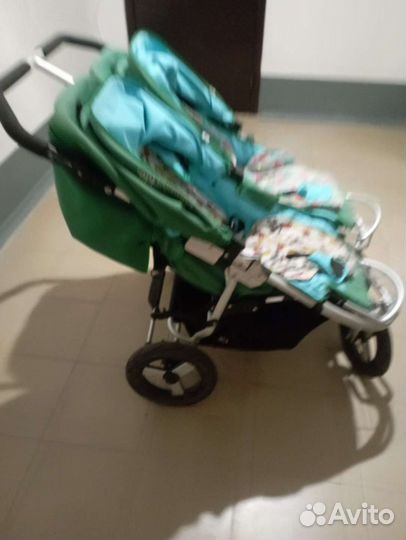 Коляска для двойни bumbleride
