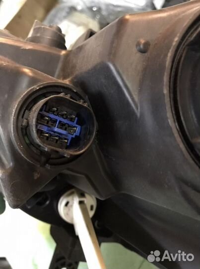 Фара правая Hyundai i40 Рестайл xenon