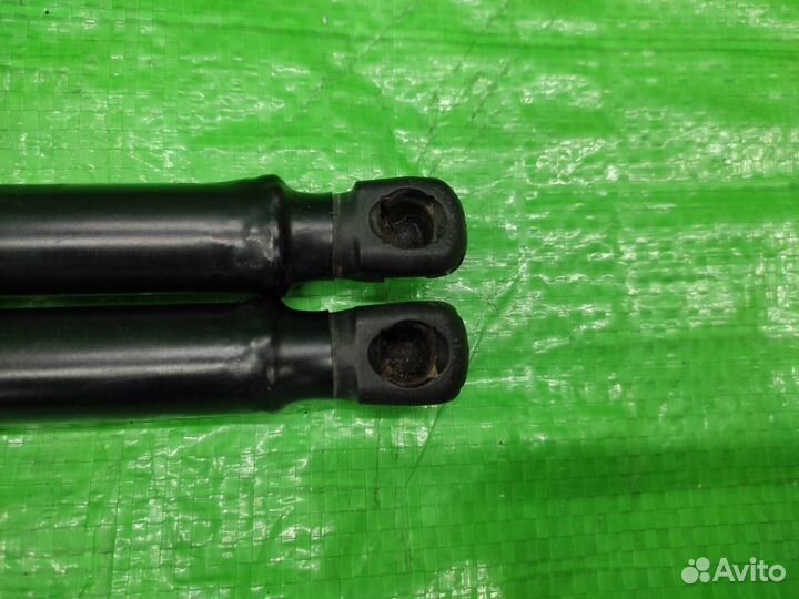 Амортизатор багажника зад. Hyundai Tucson