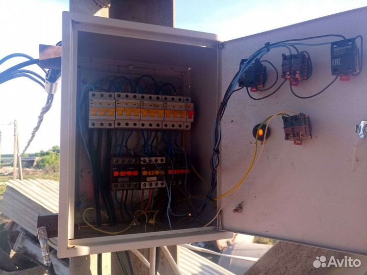 Бригада из опытных рабочих (сварщики, электрики, м