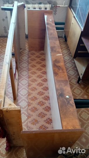 Советский сервант и кровати бесплатно