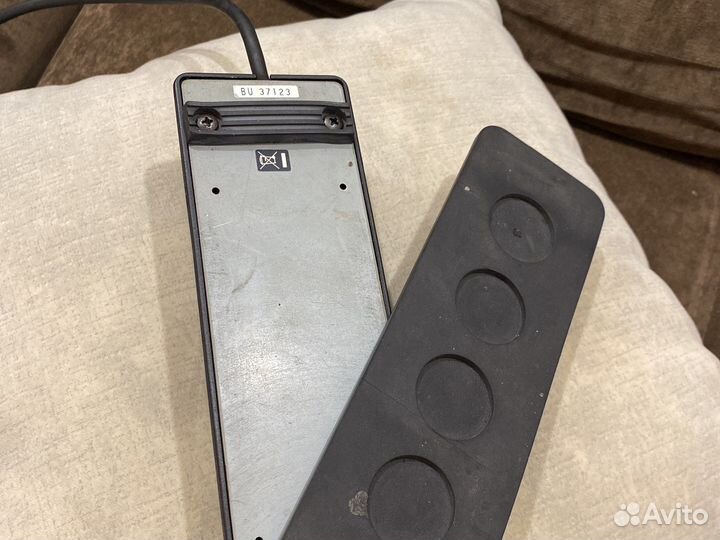 Педаль сустейна для клавишных Roland DP-10