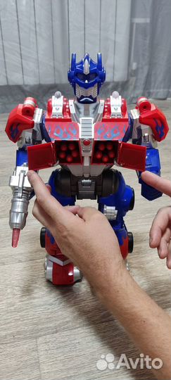 Робот-трансформер Optimus Prime