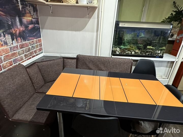 Кухонный стол раскладнойс уголком и стульями