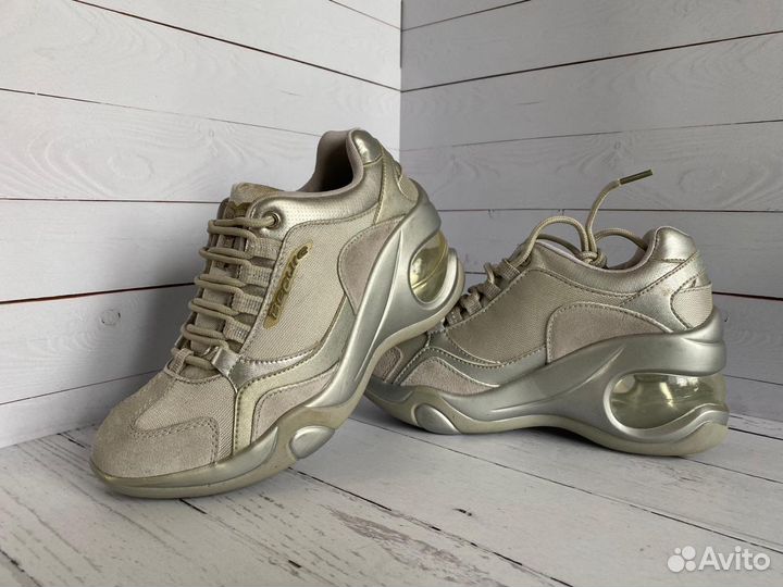 Кроссовки 37 размер 24 см стелька