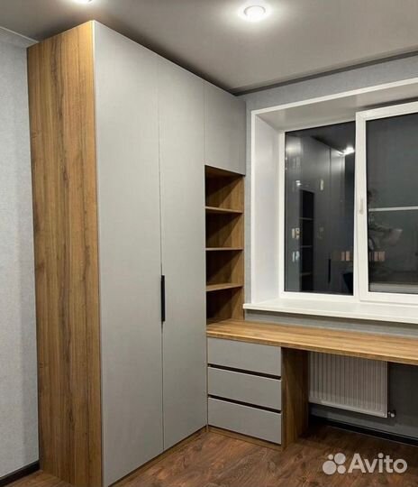 Рабочая зона у окна