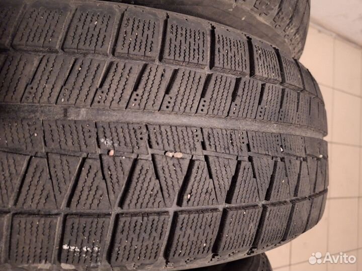 Bridgestone Blizzak Revo GZ 215/60 R17 96S