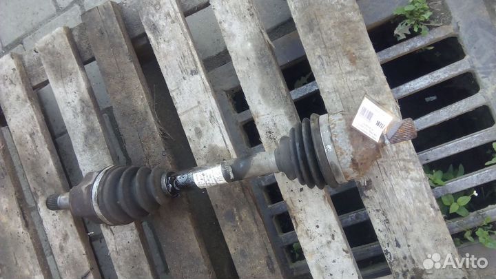 Volvo V50 2004 2.0D полуось передняя левая