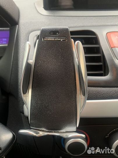 Зарядное устройство- держатель телефона