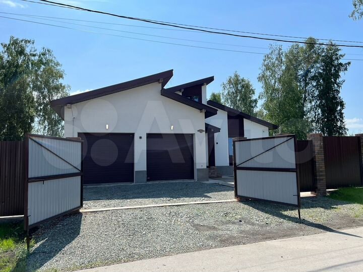 Коттедж 274,5 м² на участке 12 сот.