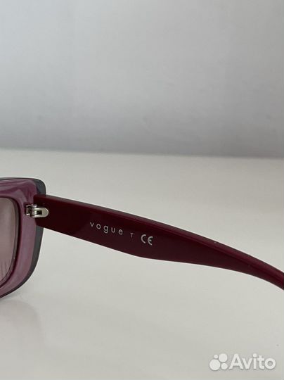 Солнцезащитные очки vogue