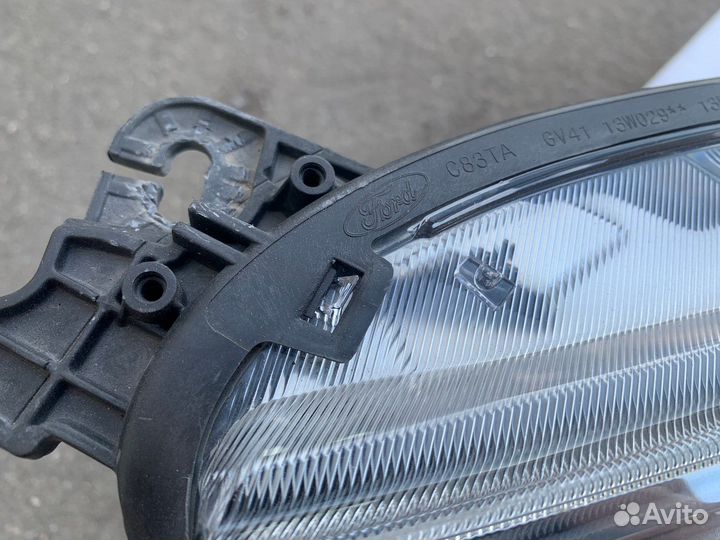 Фара правая Kuga 2 (белый поворотник)