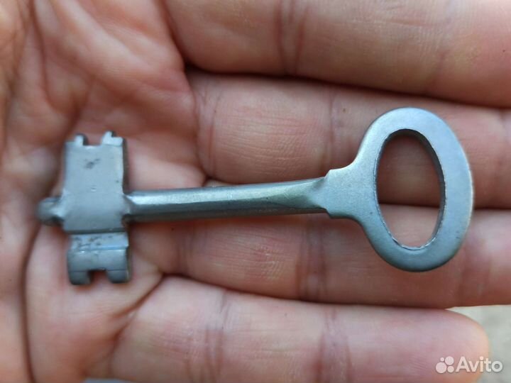 Дверь входная деревянная б/у, с коробкой