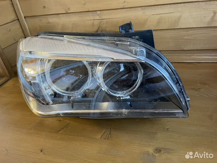 Фара биксеноновая правая BMW X1