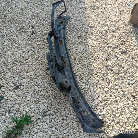 Рамка радиатора. Телевизор Volkswagen Passat B3