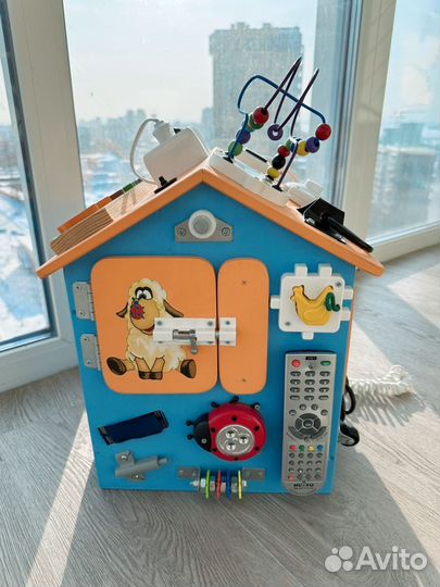 Бизиборд домик