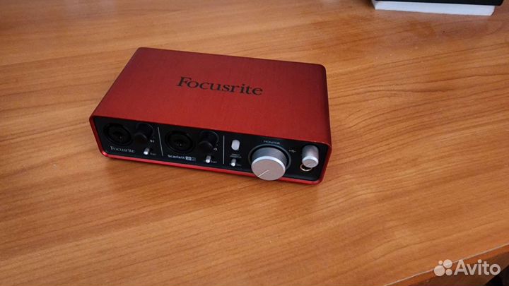 Внешняя звуковая карта focusrite 2i2