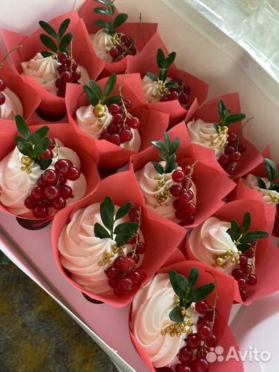 Капкейки, кексы, торт в стакане