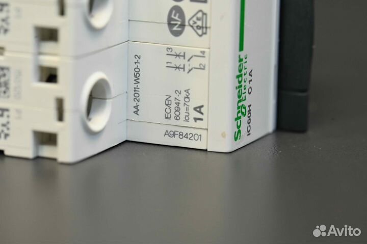 Schneider Electric A9F84201 новое, 2 шт