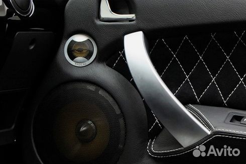 Установка автоакустики