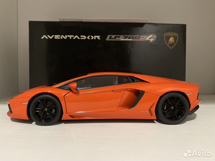 Lamborghini Aventador LP700-4 autoart 1:18