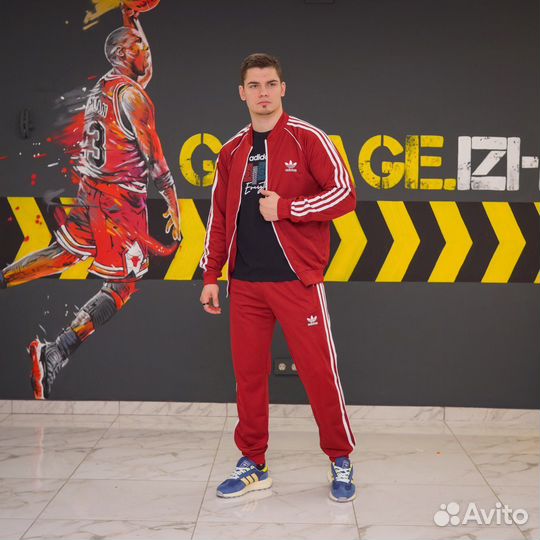 Мужской спортивный костюм adidas красный