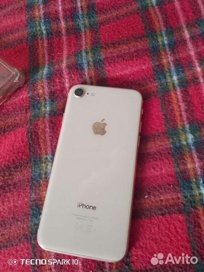 Телефон iPhone 8