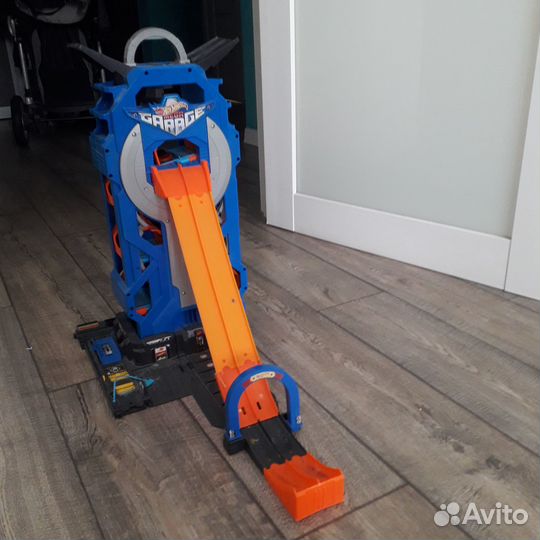 Hot wheels мега гараж