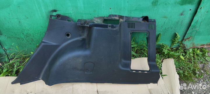 Обшивка багажника правая Renault Duster