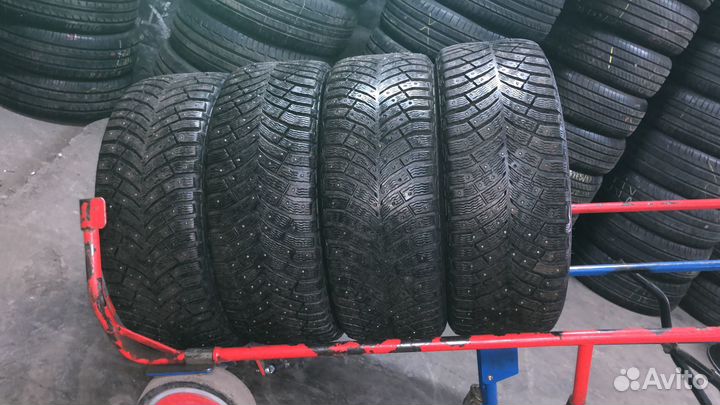 Michelin X-Ice North 4 235/45 R18 98T