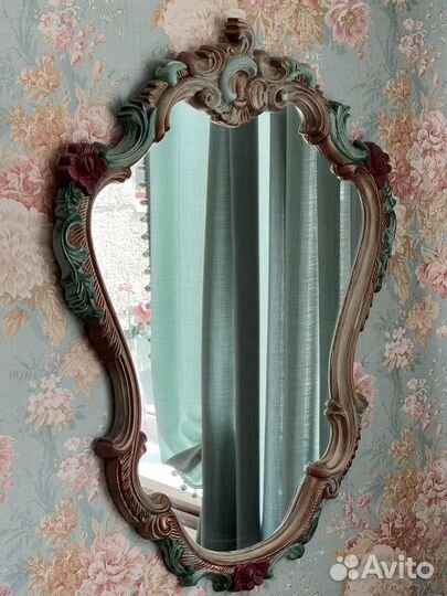 Зеркало в резной раме