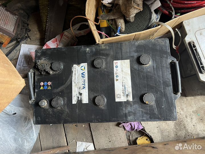 Продам 2 аккумулятор 220